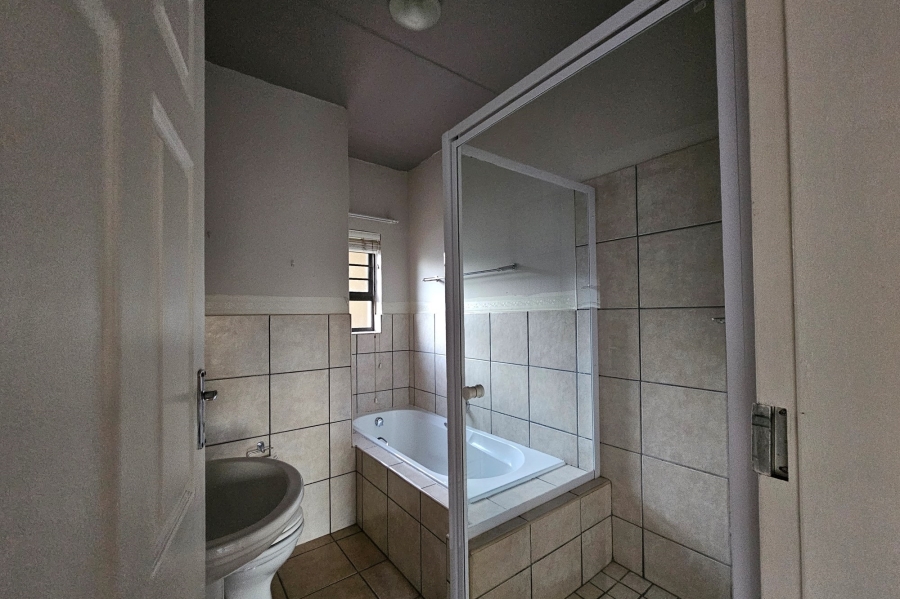 To Let 3 Bedroom Property for Rent in Waterval East North West